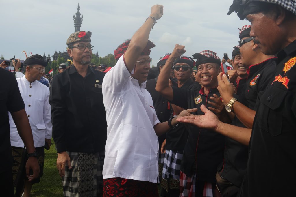 Gubernur Koster dalam gelar Agung Pecalang Bali 2025. Sumber: ist