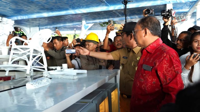 Tegas dan Keras, Gubernur Koster Langsung Turun Bongkar 48 Bangunan Illegal di Pantai Bingin