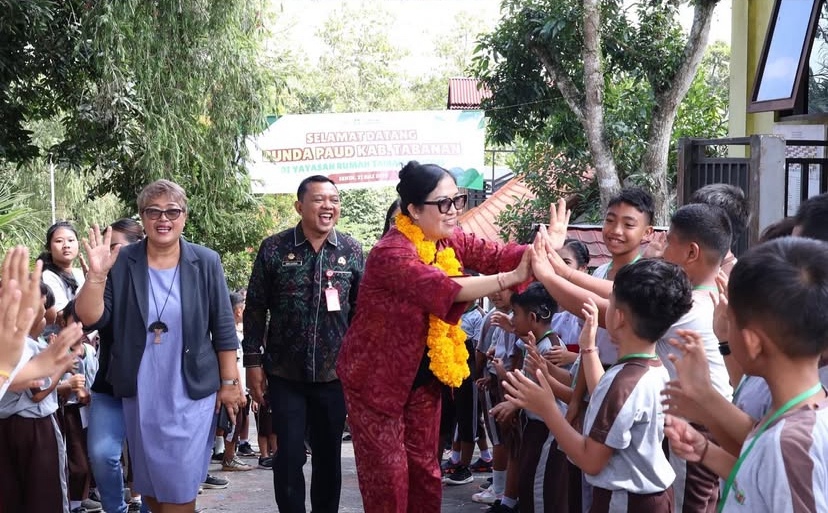 Monitoring MPLS TK dan SD di Tabanan, Bunda Rai Wahyuni Sanjaya Sosialisasikan 7 Kebiasaan Hebat Anak Indonesia