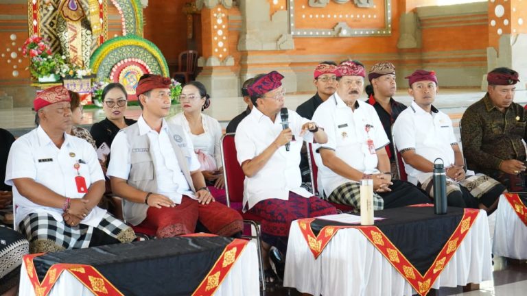 Gubernur Koster Salurkan Bantuan bagi Korban Bencana Banjir di Tabanan dan Jembrana