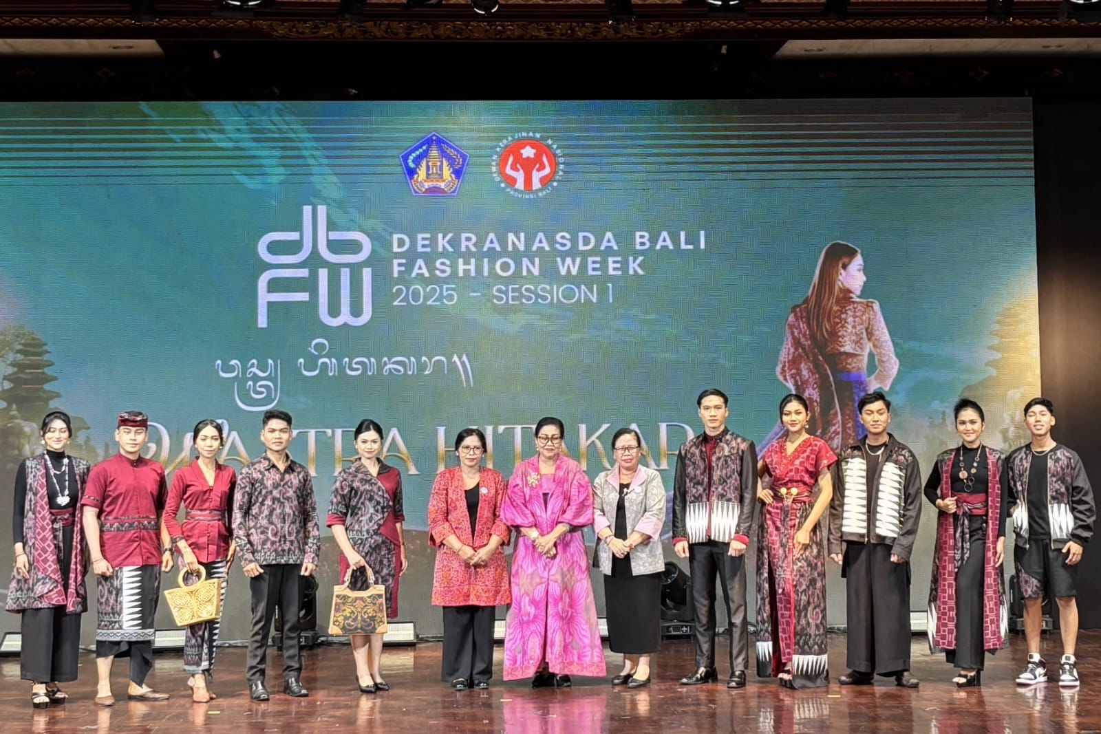 Dekranasda Tabanan Tampilkan Karya “Triwastra” dalam Bali Fashion Week 2025 Season 1