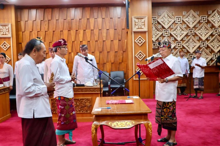Lantik Kadis Perhubungan Pemprov Bali, Gubernur Koster: Tegas dan Berani Atasi Masalah Transportasi Bali