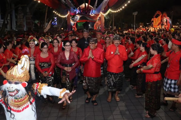 Puncak Perayaan HUT ke-532 Kota Singasana Tegaskan Kejayaan Budaya dan Semangat Kebersamaan
