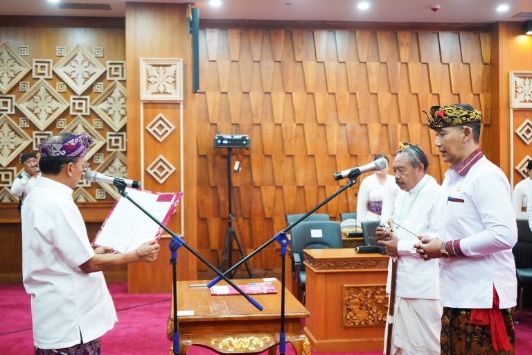 Lantik Wesnawa Punia jadi Kadisdikpora, Gubernur Koster: Segera Tuntaskan Konsep SDM Bali Unggul dan jalankan Mulai 2026