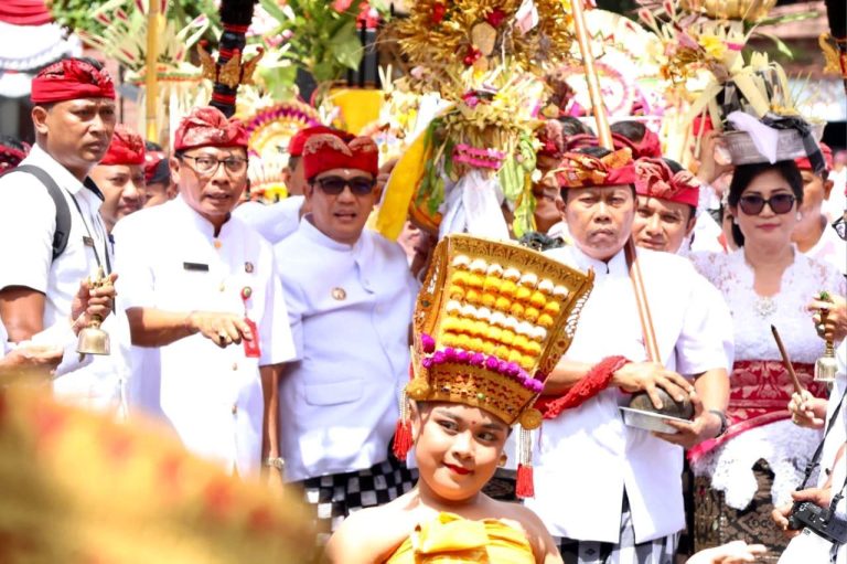 Pemkab Tabanan Gelar Puncak Pujawali Jelih Nugtugan Karya Ngenteg Linggih di Kantor Bupati Tabanan