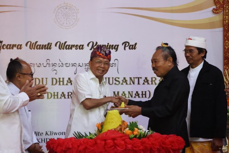 Gubernur Koster: Pemerintah Wajib Fasilitasi Kebutuhan Sulinggih demi Jaga Budaya Bali