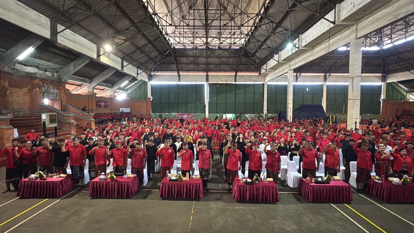 Ketua DPD PDI Perjuangan Bali Wayan Koster Kukuhkan Ribuan Pengurus Anak Ranting, Ranting dan PAC Denpasar