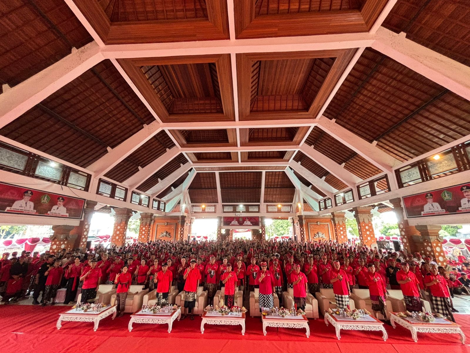 Kukuhkan 5.079 Pengurus PDIP Tabanan, Koster Minta Kuatkan Organisasi, Menyama Braya, dan Gotong Royong untuk Rakyat