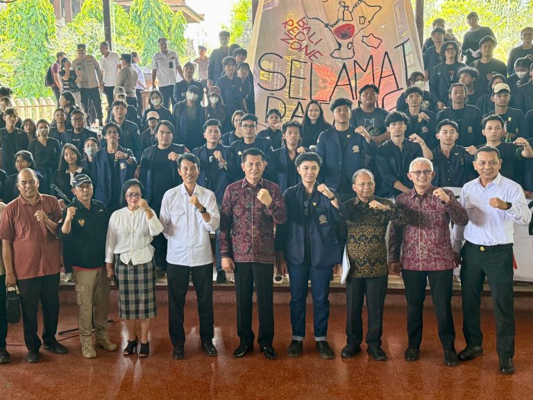 Dialog dengan BEM Unud, Gubernur Koster Tegaskan Spirit Sama Tuntaskan Persoalan Sampah