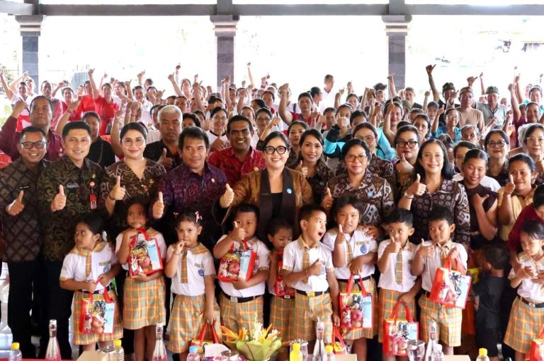 Bunda Rai Pimpin Aksi Sosial Bergerak dan Berbagi di Kec. Baturiti dan Marga – Lakukan Bedah Kamar hingga Edukasi Lingkungan –