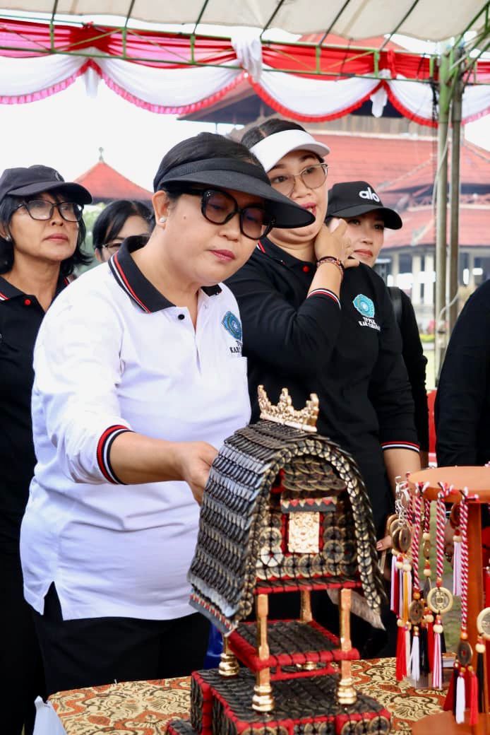 Bunda Rai Perkuat Sinergi Dengan PKK Provinsi Bali Lewat Program Berbelanja dan Berbagi di Klungkung