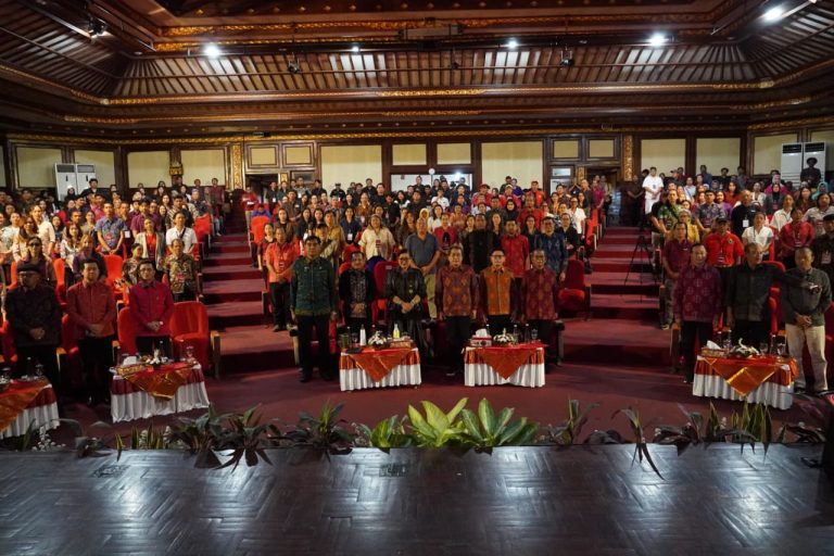 Putri Koster Soroti Dominasi Endek Troso di Bali, Dorong Perkuat Perlindungan HAKI Perajin