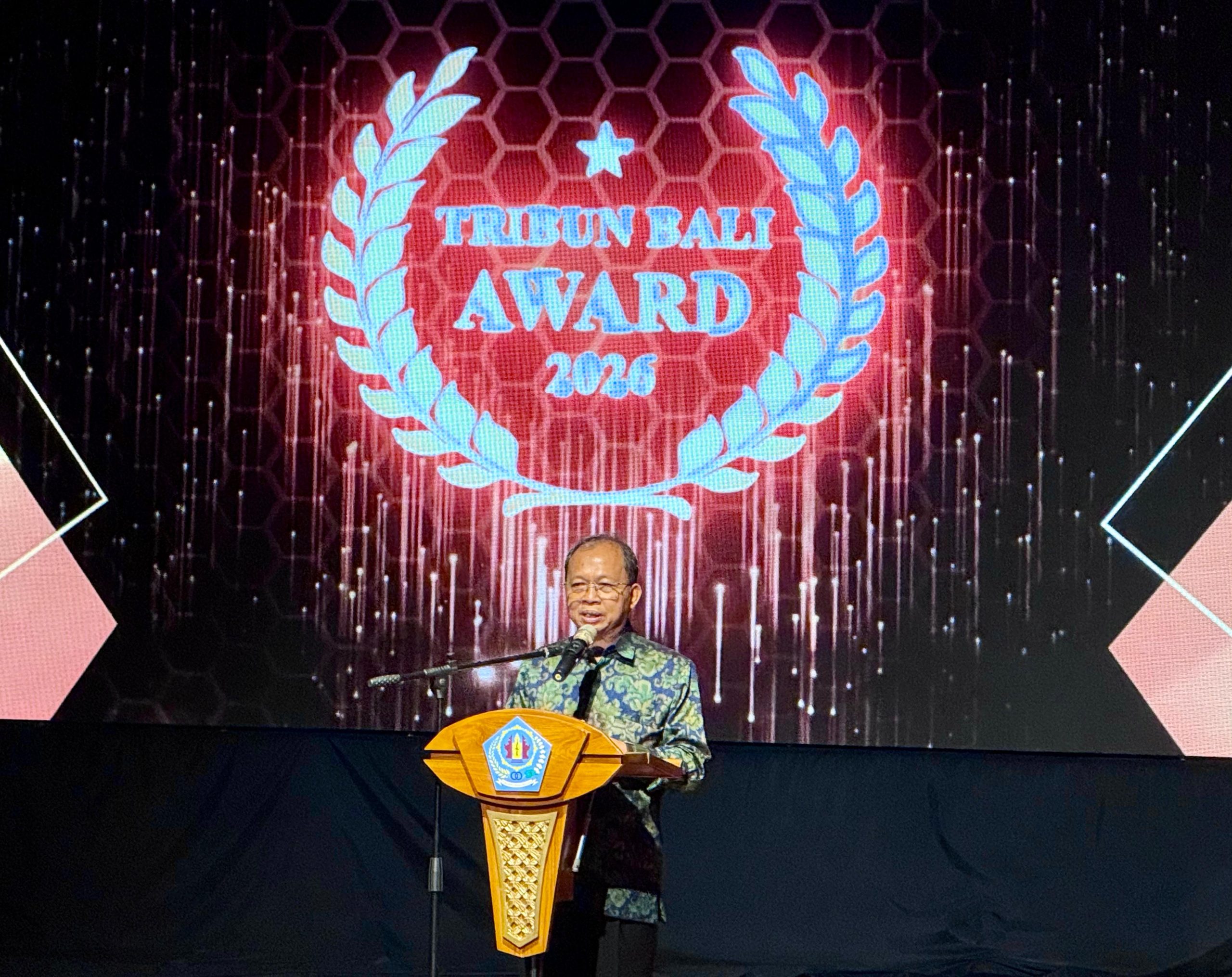 Tata Kelola Ekonomi Daerah Terbaik, Gubernur Koster Dianugerahi Tribun Bali Award, Dahlan: Kontribusi Mulia untuk Masyarakat