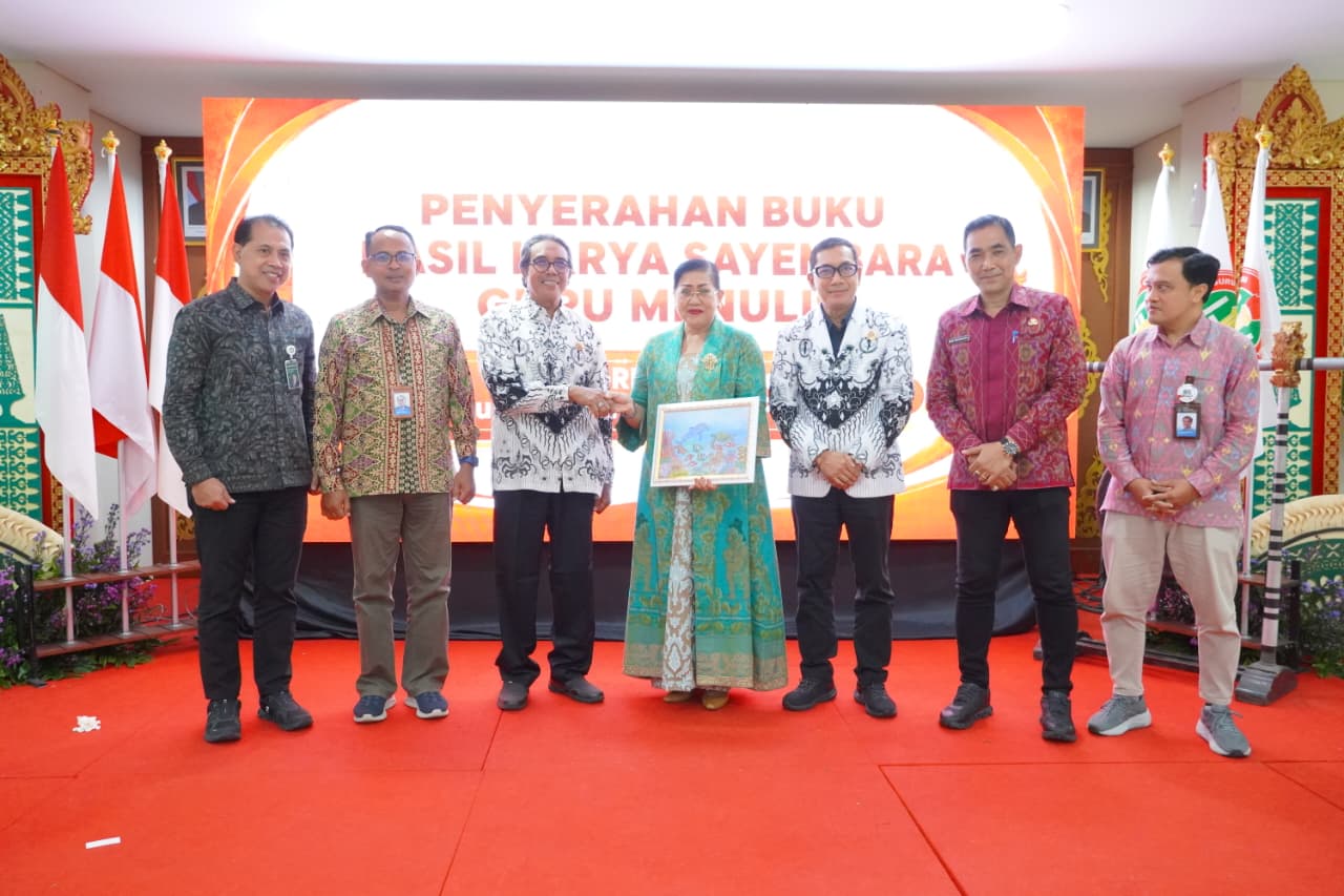Hadiri Konkerprov PGRI Bali 2026, Ny. Putri Koster Dorong Guru Tingkatkan Kompetensi dan Wawasan