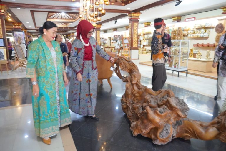 Terima Rombongan dari NTB, Ibu Putri Koster Berbagi Pengalaman Memajukan Sektor Kerajinan