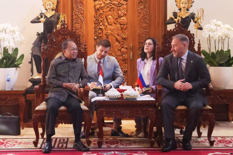 Perkuat Kerja Sama Indonesia dan Rusia, Gubernur Koster Terima Delegasi Parlemen Saint Petersburg, Harap Gencar Promosi Pariwisata Dua Wilayah 