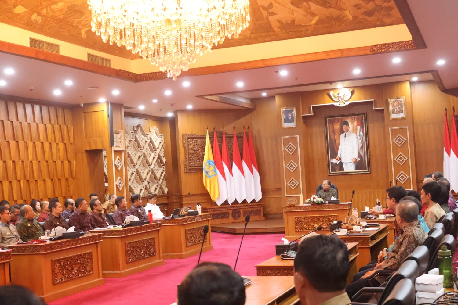 Pimpin Rakor dengan Bupati/Wali Kota se-Bali di Kertha Sabha, Gubernur Koster Tegaskan Bali Harus Dibangun Bersama, Gotong Royong dan Buang Ego Sektoral