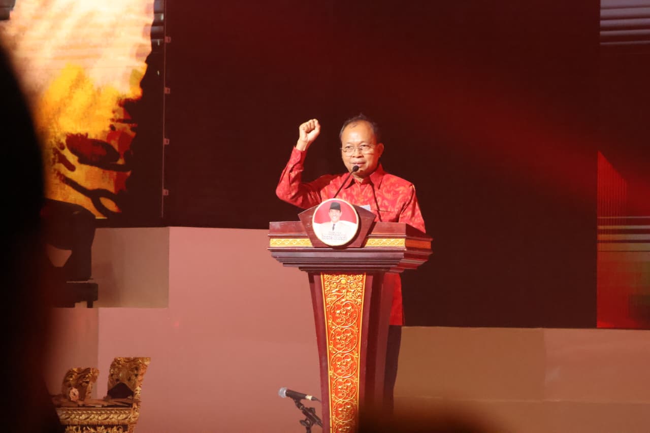 Bulan Bung Karno Bukti Kekuatan PDI Perjuangan selalu Bersumber dari Rakyat dan Kembali untuk Kepentingan Rakyat, Dihadapan Presiden ke-5 RI Ibu Megawati Soekarnoputri, Wayan Koster Laporkan Kesuksesan 16 Kegiatan Representasi Idiologi Trisakti Bung Karno di Bali