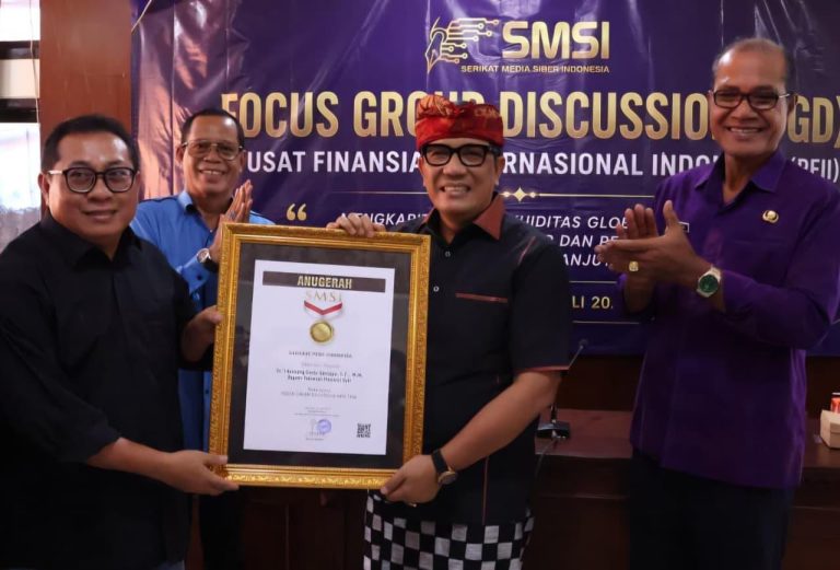 Terima Anugerah Sahabat Pers Indonesia, Bupati Sanjaya Dorong Sinergi Pemerintah dan Pers