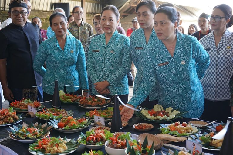 Aksi Sosial Bergerak & Berbagi di Gianyar, TP PKK Bali Perkuat Sinergi Layanan bagi Masyarakat