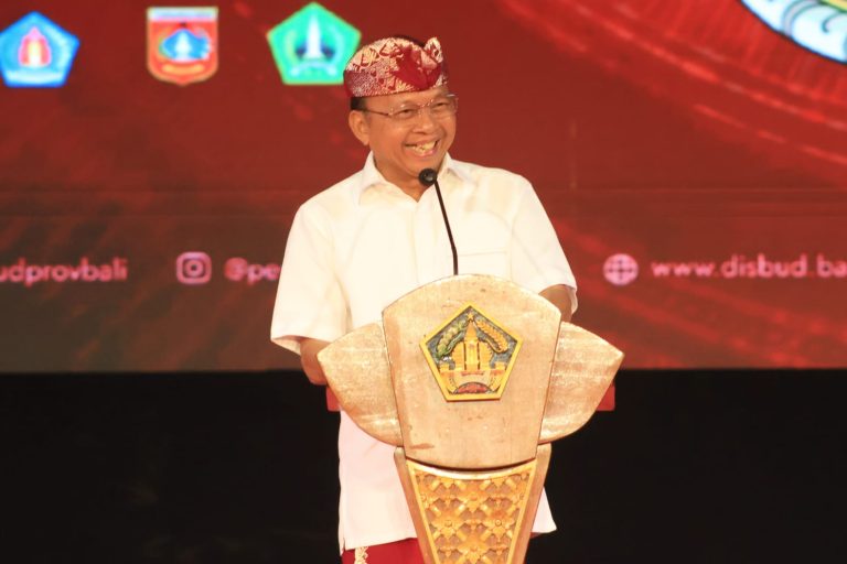 Tutup PKB ke-48 dan Buka Festival Seni Bali Jani VIII 2026, Gubernur Koster: Jangan Bosan, Bali Terkenal karena Budaya