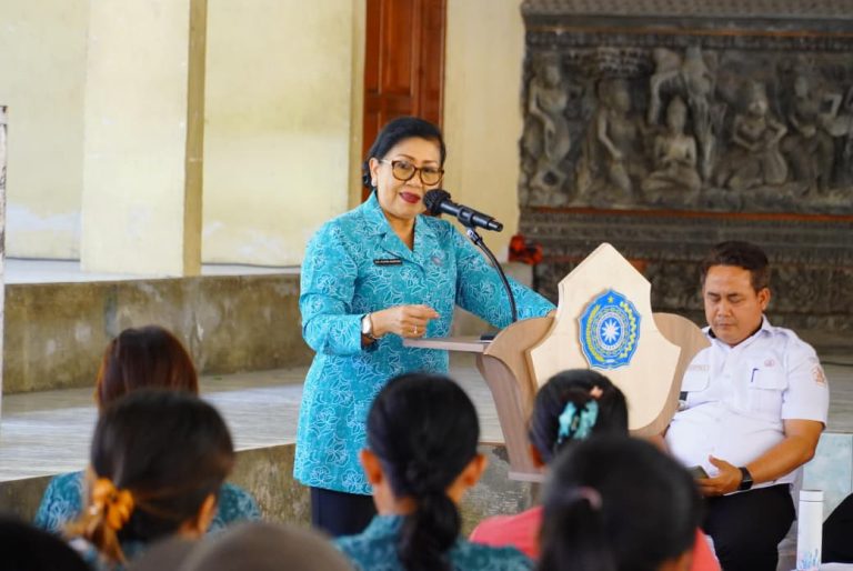 Aksi Sosial Bergerak dan Berbagi Hadir di Buleleng, Putri Koster Ajak Masyarakat Dukung Pembangunan, Ketahanan Pangan, dan Kepedulian Sosial