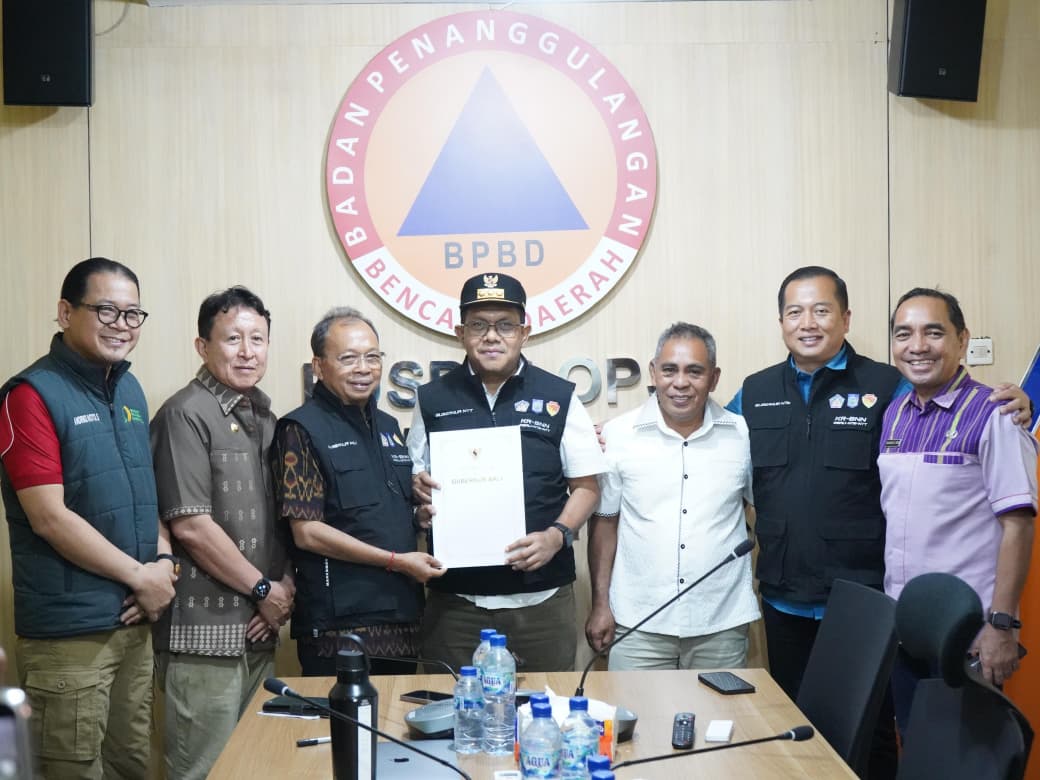 Solidaritas KR-BNN: Pemprov Bali Serahkan Bantuan Rp 1 Miliar untuk Korban Bencana di NTT
