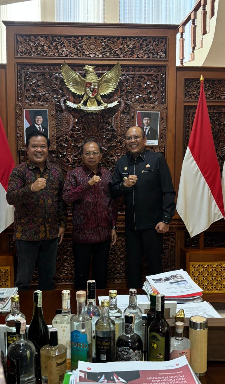 Optimalkan Energi Bersih, PLN Bali Resmi Ambil Alih Pengelolaan PLTS Bangli dan Karangasem