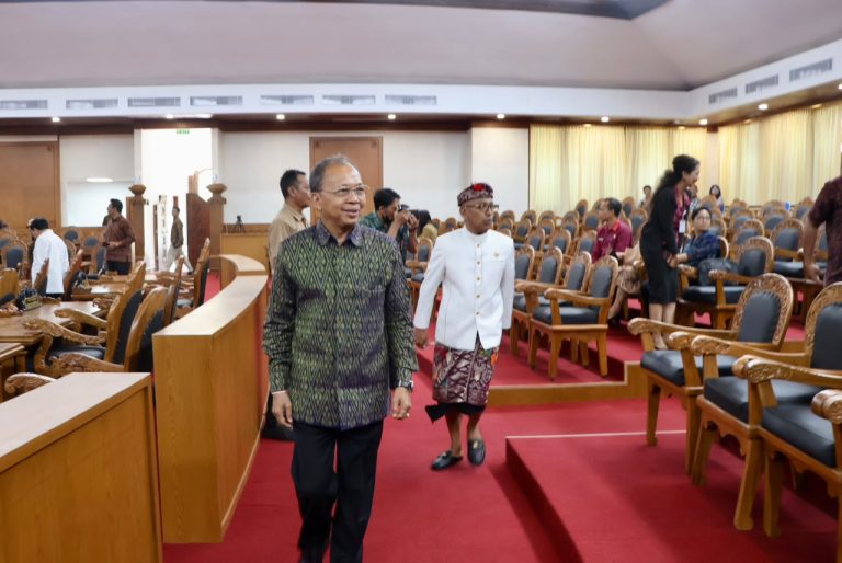 Gubernur Koster Apresiasi Jawaban Fraksi DPRD, Siap Kolaborasi Sempurnakan Perubahan APBD 2026