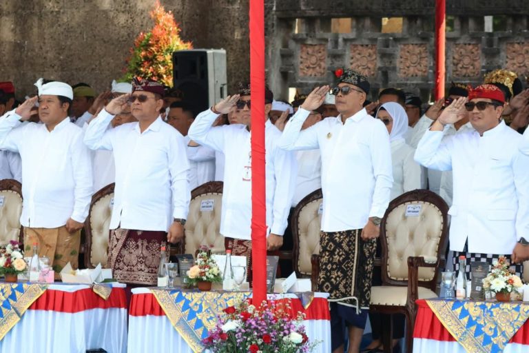Perkuat Sinergitas Desa, Bupati Sanjaya Hadiri Pengukuhan ABPEDNAS dan ASLINMAS Bali