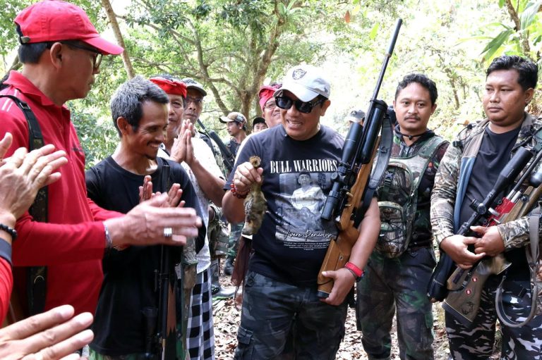 Dukung Peningkatan Produksi Petani Setempat, Bupati Sanjaya Ikuti Gerdal Hama Tupai di Selemadeg Barat