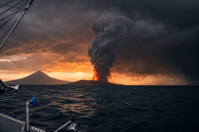 BMKG Pantau Intensif Erupsi Gunung Anak Krakatau, Muka Air Laut Dipastikan Tetap Normal